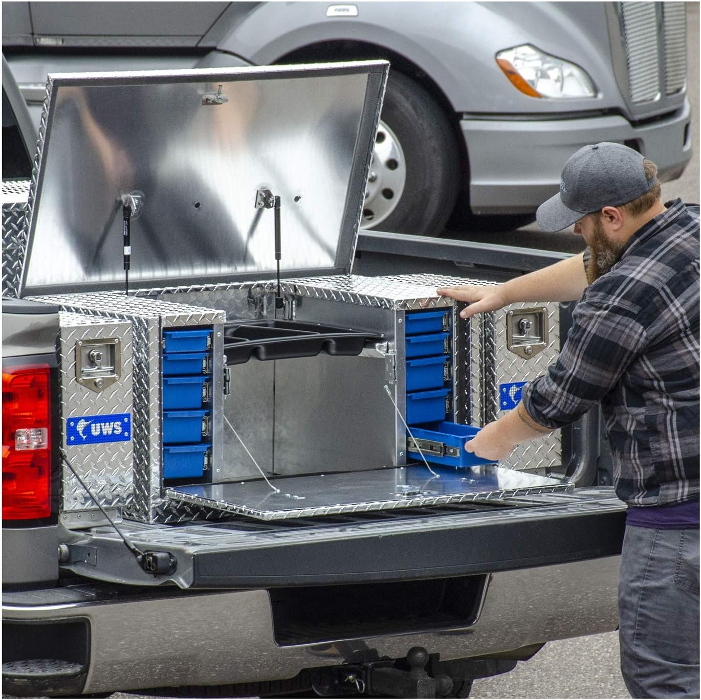 UWS United Welding Services Bright Aluminum 38-In Utility Chest with Drawers (Part No. TBC-38-DS)