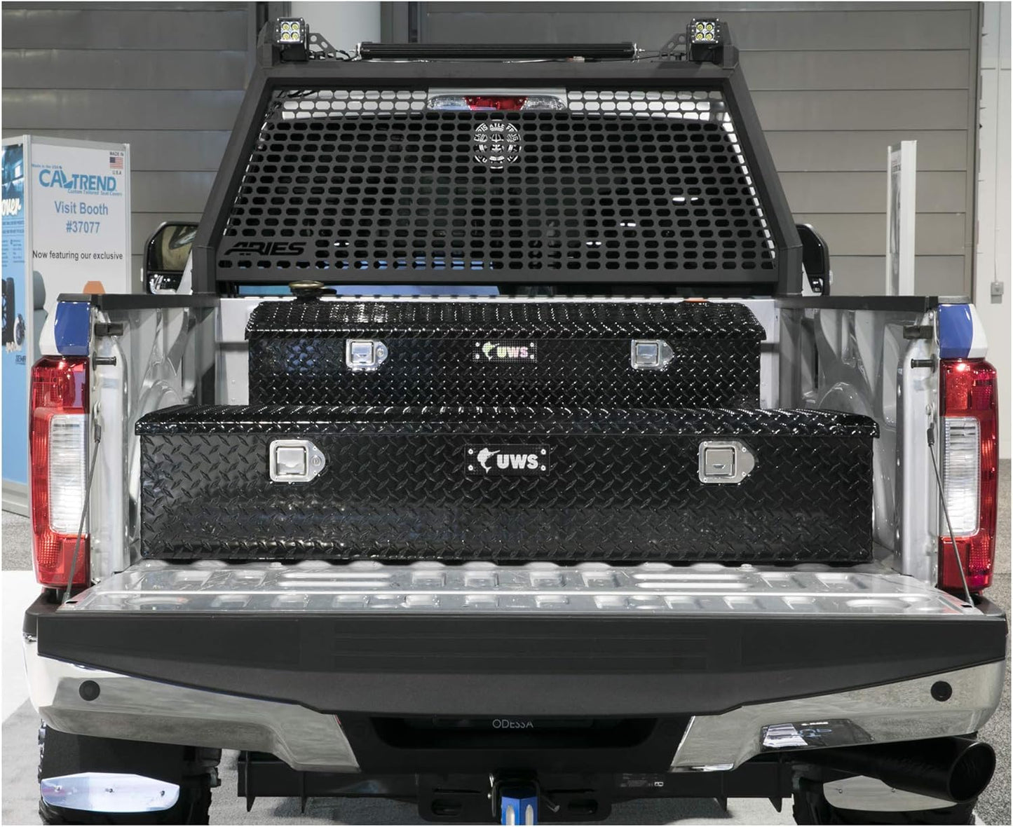 UWS EC20092 58" Gloss Black Aluminum 5th Wheel Truck Bed Tool Box with RigidCore Lid – Heavy-Duty & Lockable Storage