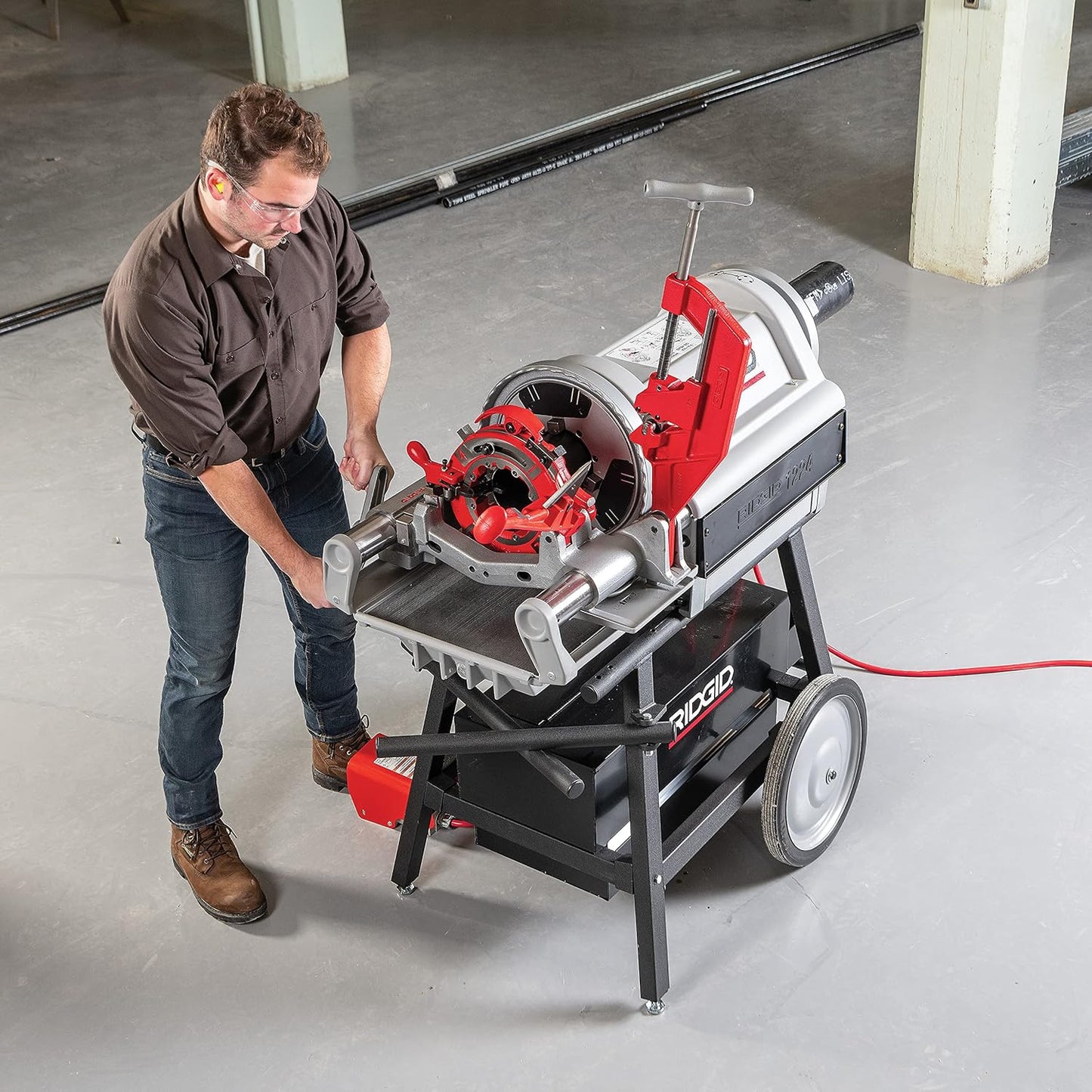 RIDGID 26092 Model 1224 NPT Threading Machine – 120V Heavy-Duty Pipe Threader with Hammer Chuck – Threads 1/4" to 4" Pipe – Silver/Red